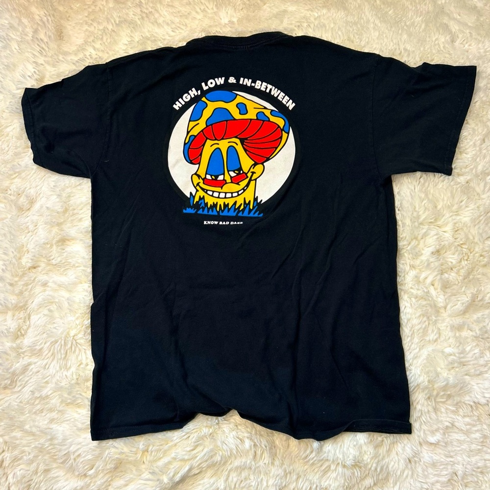 Know bad daze men’s T-shirt size L 100% cotton with mushroom graphics
